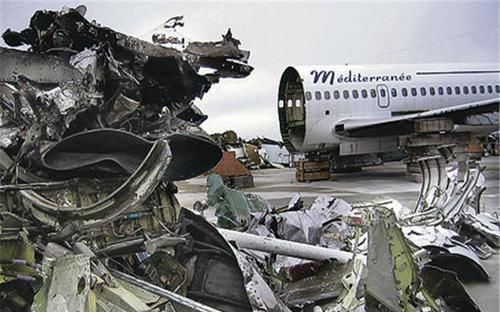 相对论 如果飞船达到光速行驶,撞上一粒沙子,或许飞船会瞬间报废