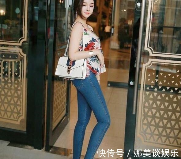漂亮 年轻漂亮的时尚小仙女,搭配牛仔裤,更加时尚有型!