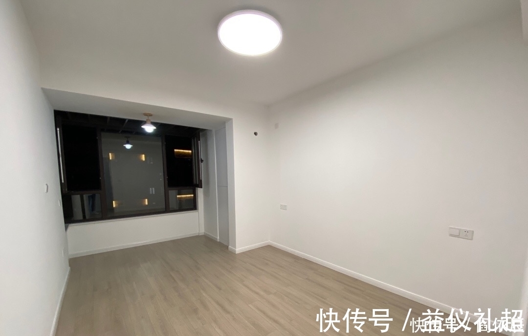 电视柜|越来越多人不做电视墙,看她家,装修不豪华,保洁做完却很漂亮!