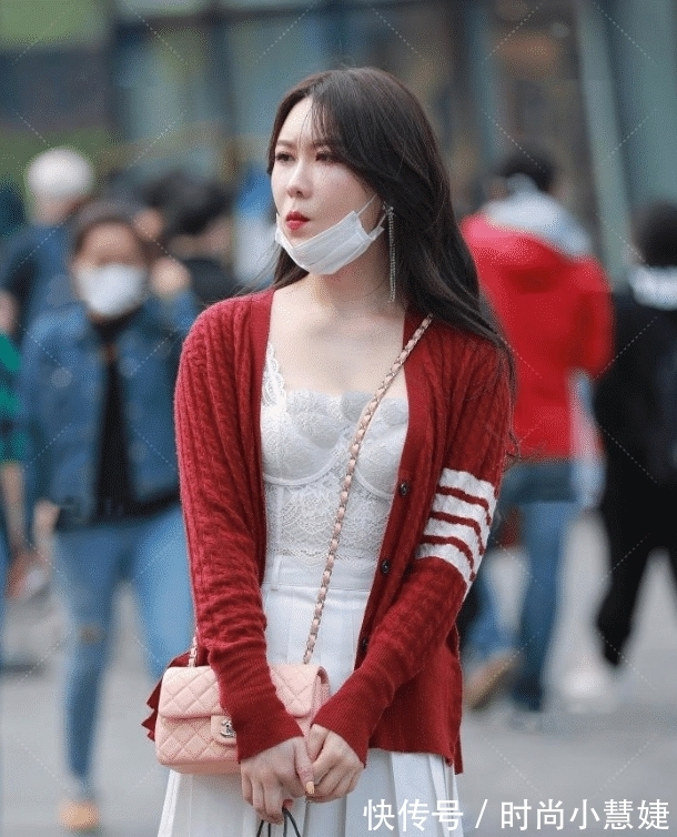 薄款 打底衫这么薄款,外套也太厚实了,换掉它更好看吧?