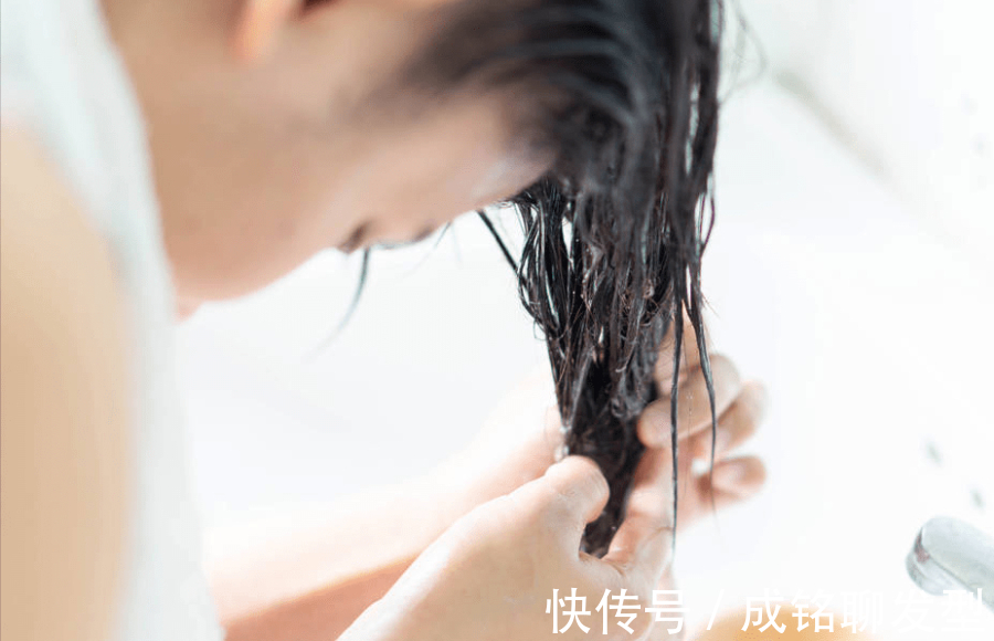 烫发 “拉直”和“烫卷”哪种对头发伤害大?区别不在烫法,技术是重点