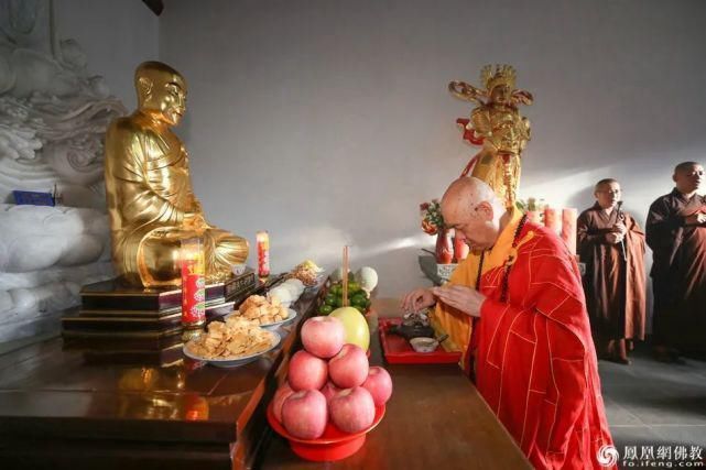 恭迎|闭关四年圆满道慈大和尚恭迎仁证法师出关