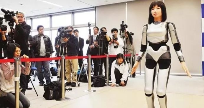 保姆费|未来机器人会取代人类吗?马斯克推出人形机器,家务工作无所不能