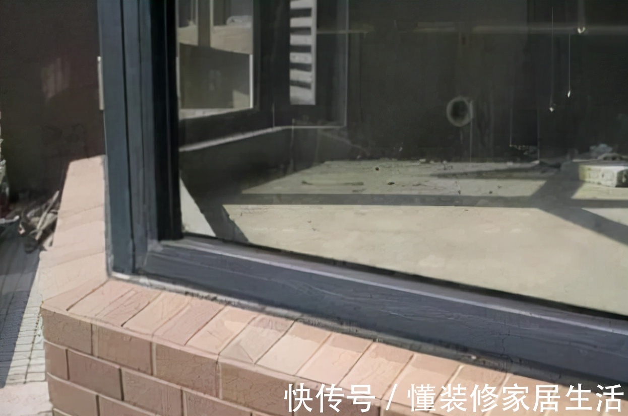 新房|新房装修,先封阳台还是先贴砖?内行人:想漏水就先贴砖