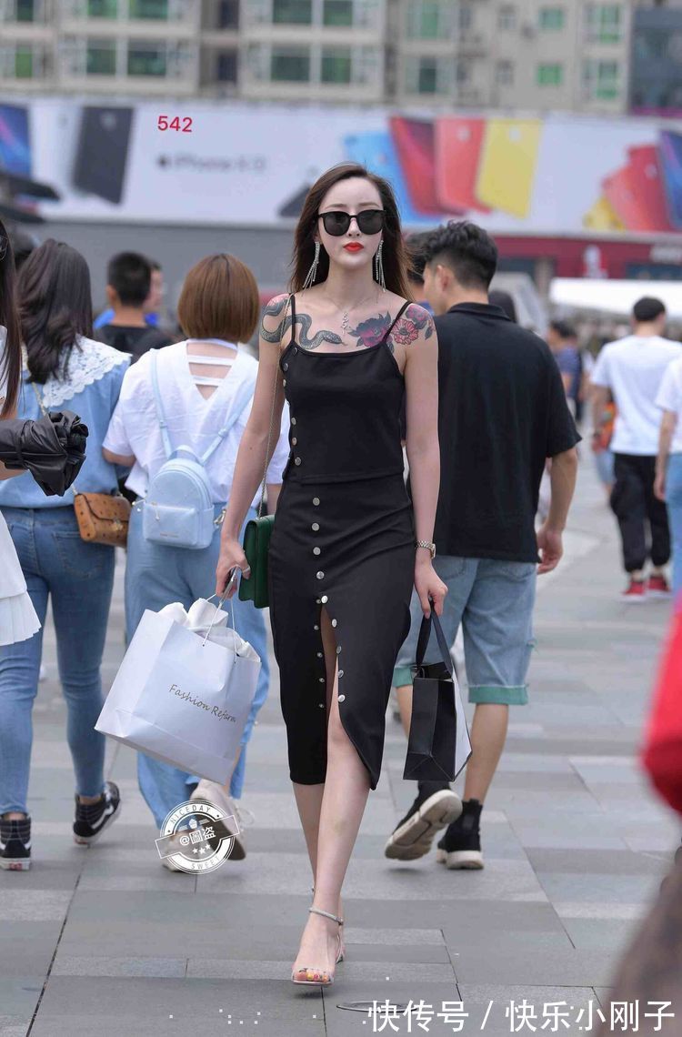 连衣裙 美丽优雅的连衣裙穿搭更显文雅范,凸显修长的身材,活泼俏皮