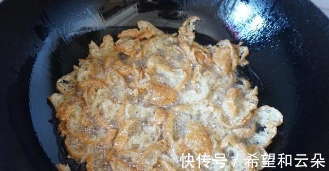 这种让人垂涎欲滴的虾的做法,金牌虾仁面筋,美味可口超好吃!