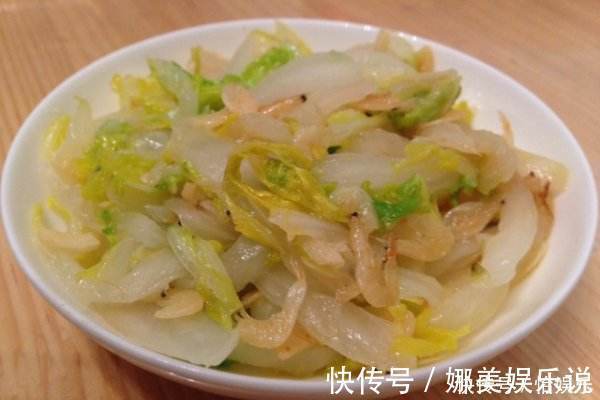 炒白菜好吃的诀窍,掌握3个小技巧,白菜脆爽入味,拿肉都不换