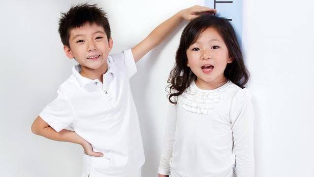 坏习惯|睡前3个坏习惯,会悄悄“夺走”孩子的身高,速查你家娃有没有中