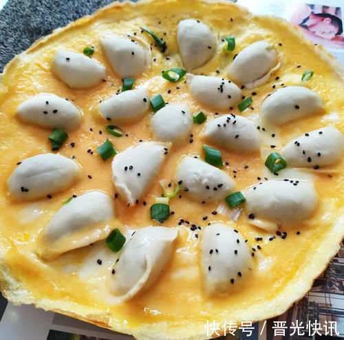 糯米|儿子隔三差五要吃此早餐,平底锅一烙10分钟就上桌,解馋还顶饱