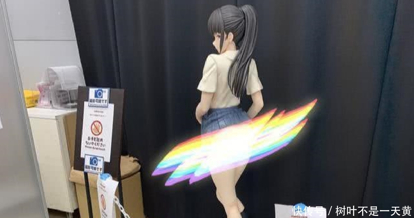 宅男|宅男公众场所向手办下跪,得知真实原因,网友:不能原谅