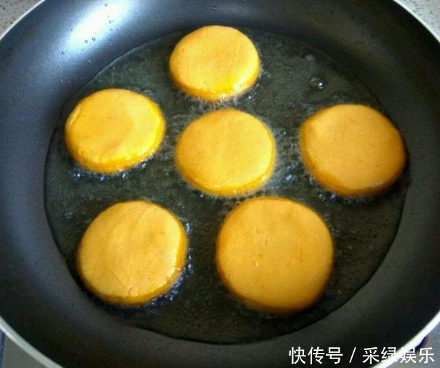 做南瓜饼,用面粉还是淀粉?用料都错了,怎么能做的好吃