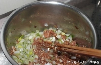 早餐|早餐给孩子做这个蔬菜饼,补钙补锌长高个,只需5分钟