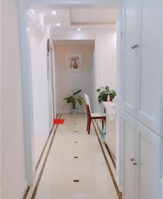 沙发|她家入住两年的房子,装修不豪华,每天都要收拾干净,羡慕极了