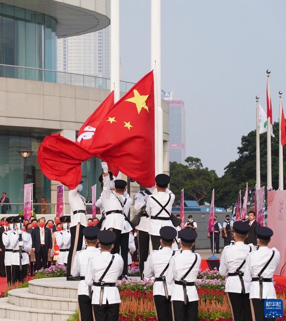 吕小炜|同升一面旗 共庆祖国华诞