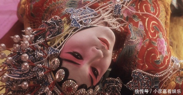 段小楼|霸王别姬:段小楼用一杆烟斗,将程蝶衣从男儿郎变成了“女娇娥”