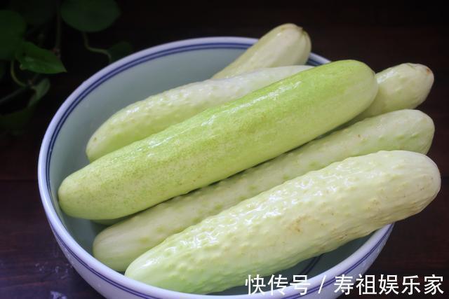 夏天把黄瓜冷冻起来,留到冬天炒肉吃,特别香,我每年都做