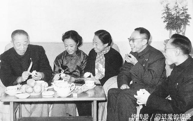 个个|溥仪与妹妹们的合影：妹妹们个个面容姣好，尽显皇室贵族气质