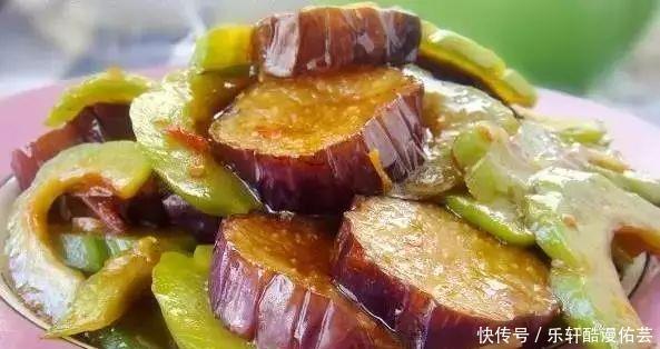 茄子皮|夏天茄子别再素炒了,新吃法给你,色香味俱全,配上米饭超香