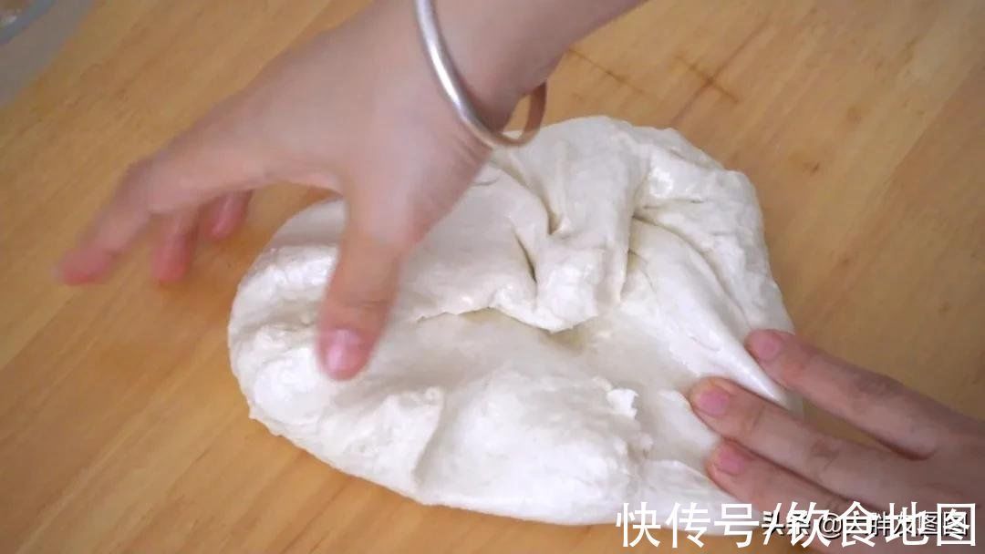 4种材料,不发酵,不用烤箱,自制起酥煎饼,香喷喷的面食