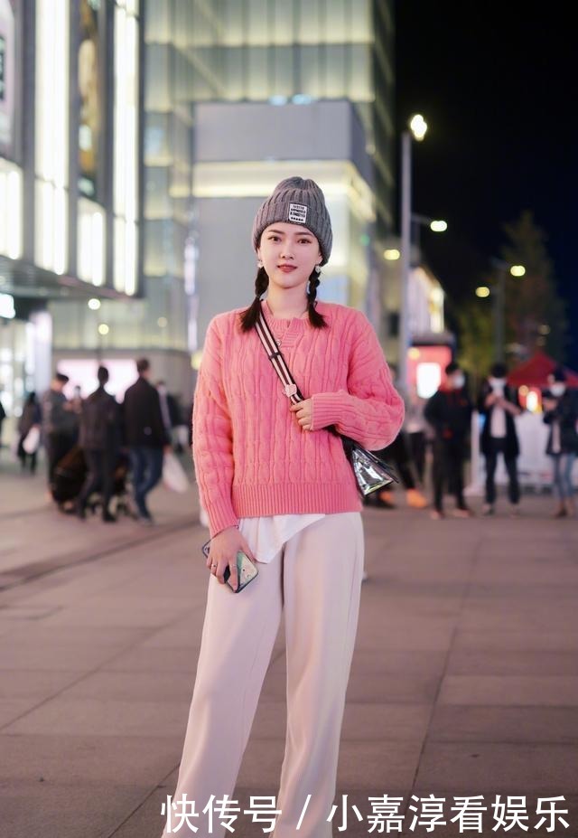 毛呢|入冬后别总穿阔腿裤,最近流行的“毛呢裤”,时尚保暖又遮肉