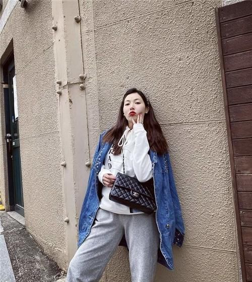 卫衣＋外套＝今冬最火混搭风格！休闲又时尚，不费力就能变时髦