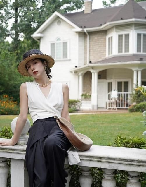 蕾丝|四五十岁的女人，穿裙子最好避开“3种”雷区，没气质还被嫌装嫩