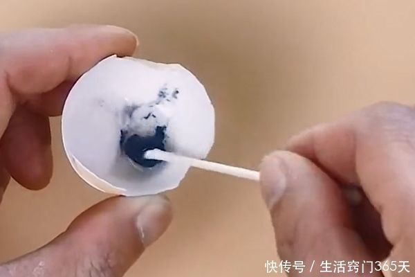 皮鞋蹭破皮了怎么办?不花一分钱,一个鸡蛋就能修复如新!