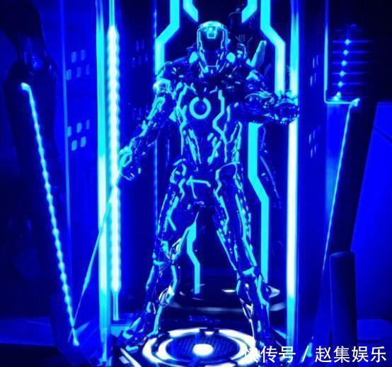 复仇者联盟4|小伙晒钢铁侠限定手办，当灯光亮起时，网友电费都出不起