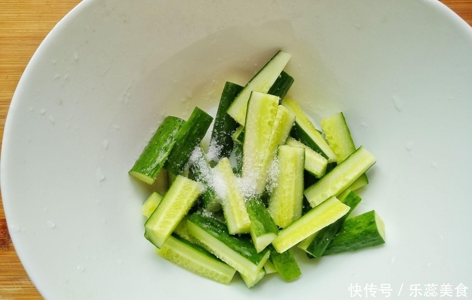 过年最馋的此道凉拌菜,做法简单,酸辣开胃,脆嫩爽口,帮助消化