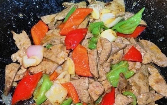 炒猪肝时,最忌直接下锅炒!教你一个小窍门,鲜香嫩滑,好吃下饭