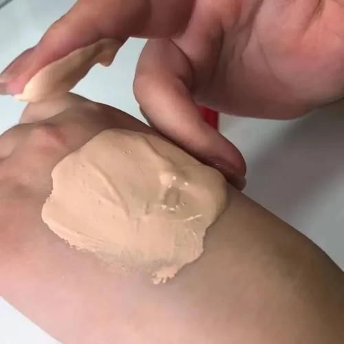 底妆|震惊｜这奇怪的化妆法连我们都差点信了！！！！！！！