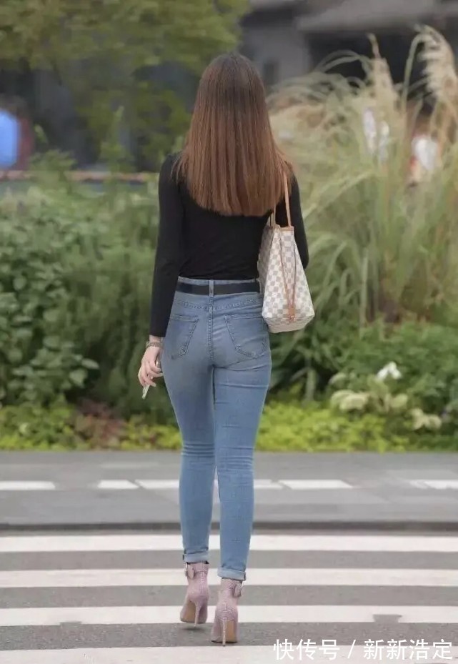 美女 还想啥呢牛仔裤才是“扛把子”,一年四季带你体验别样之美