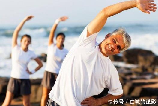 木瓜|颈椎差的人,多揉3个穴位,多吃3物,舒经活络、身体“轻如飞燕”