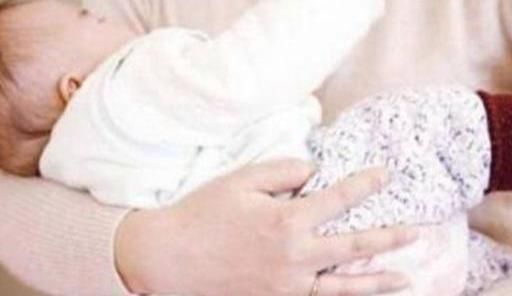 父母|“哄睡”方式千千万,这种容易伤宝宝大脑却用的最多,父母赶紧改