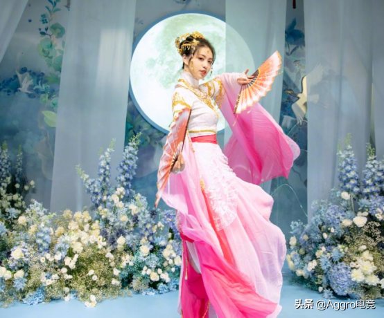 展会|请了一群“车模”玩COS?BW最个性的展台,有人花1个小时找它