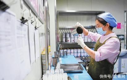 成都这群90后“临时爸妈”每天照看200多名新生儿