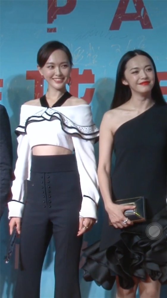 唐嫣身材这么好?弯着腿站着也比旁边的姚晨和李晨都要高!