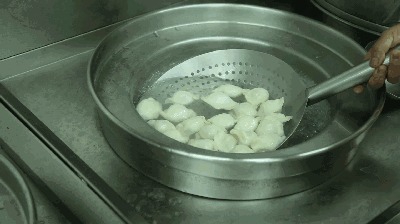 煮饺子:盖盖煮还是不盖盖煮?原来一直做错了,难怪饺子老破皮