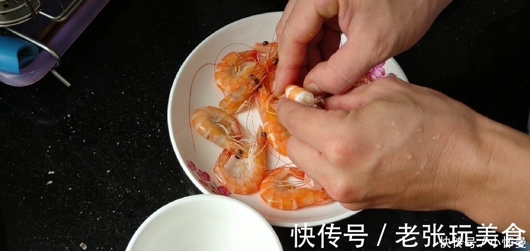 豆腐中打入2个鸡蛋,没想到这么好吃,鲜嫩味美,上桌汁都不剩