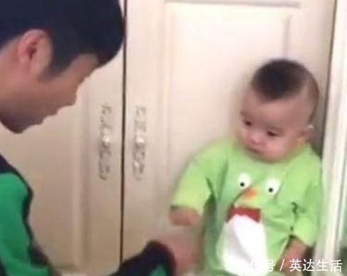 萌娃|又一萌娃火了，儿子霸占妈妈，老爸吃错，网友：两个男人的斗争！