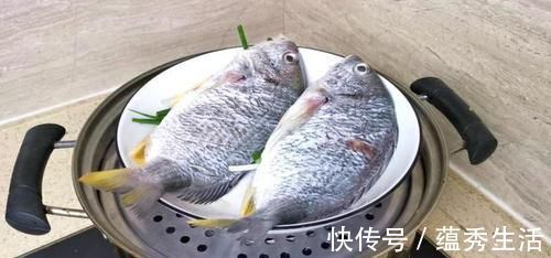 腥味|蒸鱼时，别直接下锅蒸，掌握这一个技巧，保证鱼肉鲜嫩无腥味