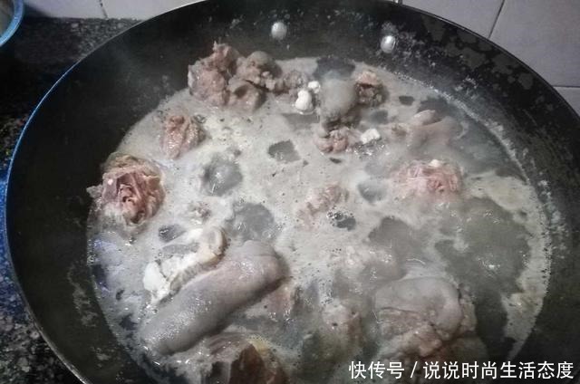 补冬少不了羊肉,羊肉做得好,有两样调料少不了