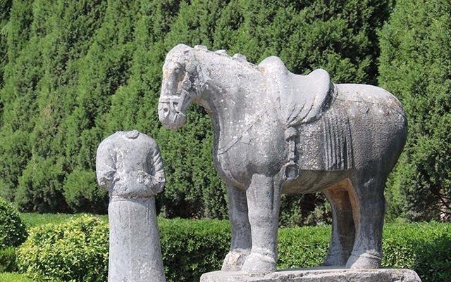 武则天乾陵有61个无头石像,千百年难以解释,谜团被两个农民解开