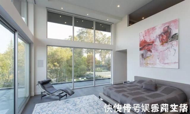 升降板|为了给老公圆梦，她砸7000万耗时三年把家改成“宇宙飞船”，网友这妻子从哪找的