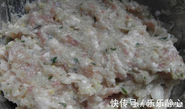 饺子馅|拌饺子馅，很多人都加五香粉，错了！大娘教你这样调馅，饺子更香