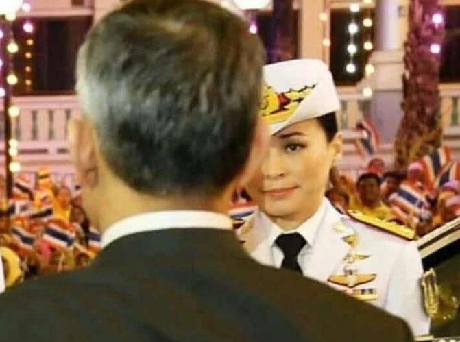 苏提达 苏提达炫耀奢华珠宝,借到婆婆钻石项链,耳环丢了一只意外惊艳