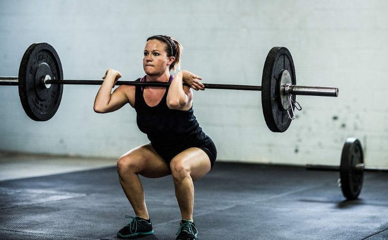 肌肉群|深蹲是“动作之王”，每日坚持训练，有哪些益处？