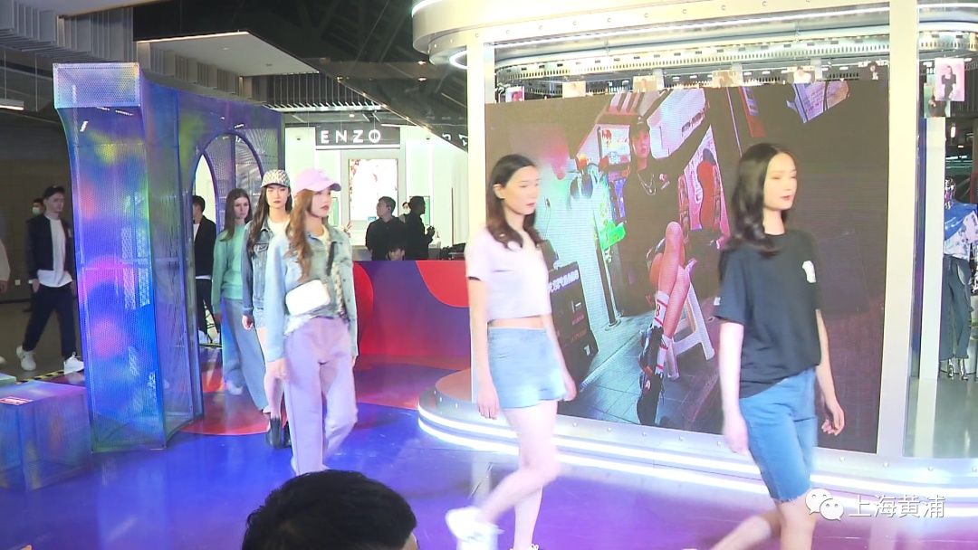 走进商场“零距离”，南京路演绎春夏时装周！