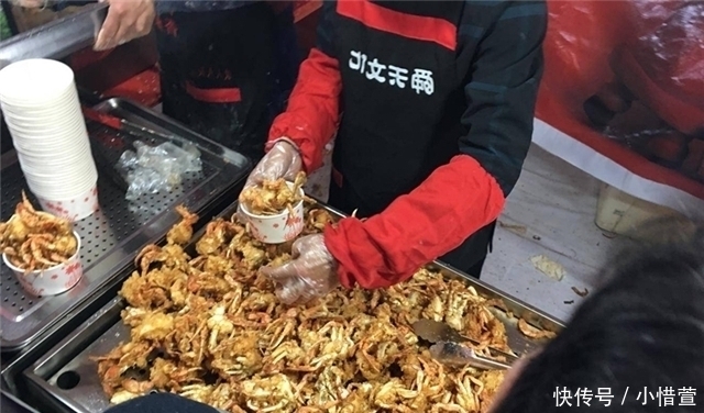 哄抢|父子俩街边摆摊卖“它”,一出摊就遭哄抢,食客买一份根本不够