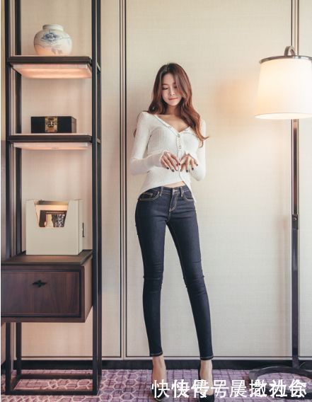 高跟鞋|如果想要体验紧身牛仔裤的美，没有如此丰腴的身姿有点压力